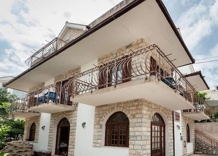 Maribela Apartments